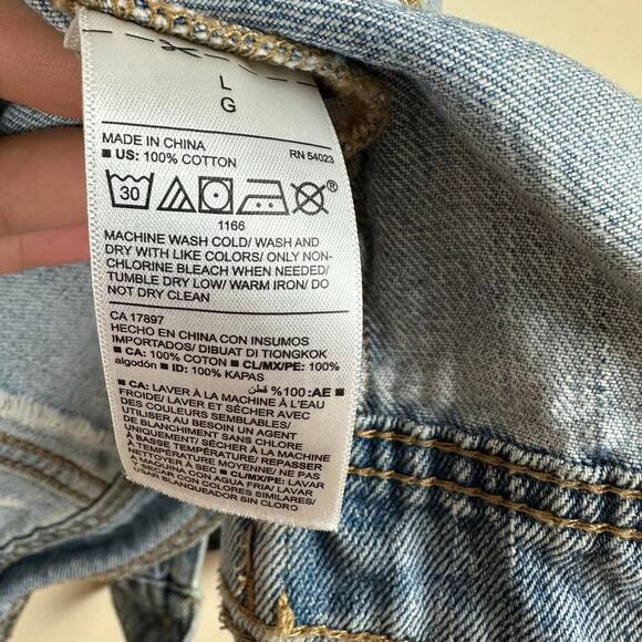 Old Navy Distressed Denim Jacket Womens L Classic Jean Washed Layer Rodeo Boho - Picture 9 of 9
